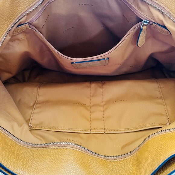 Coach Chain Tote - Picture 4 of 5